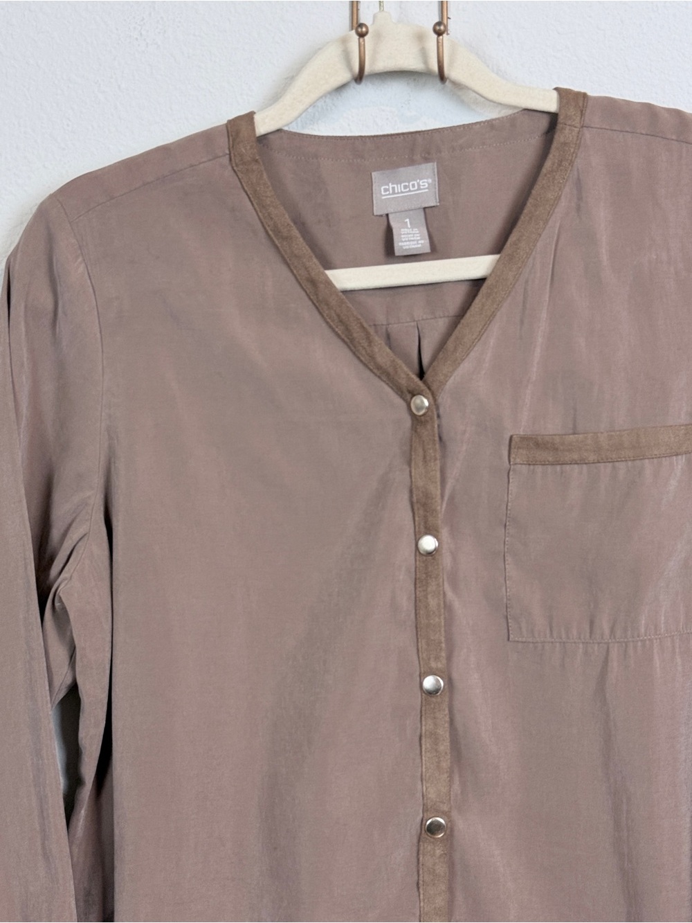 Chico's Tan Snap Front Long Sleeve Shirt 1/S - Picture 2 of 9